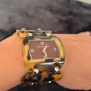 Michael Kors Faux Tortoise Shell Watch | Measures 7 3/4” | 5 atm 50 meters